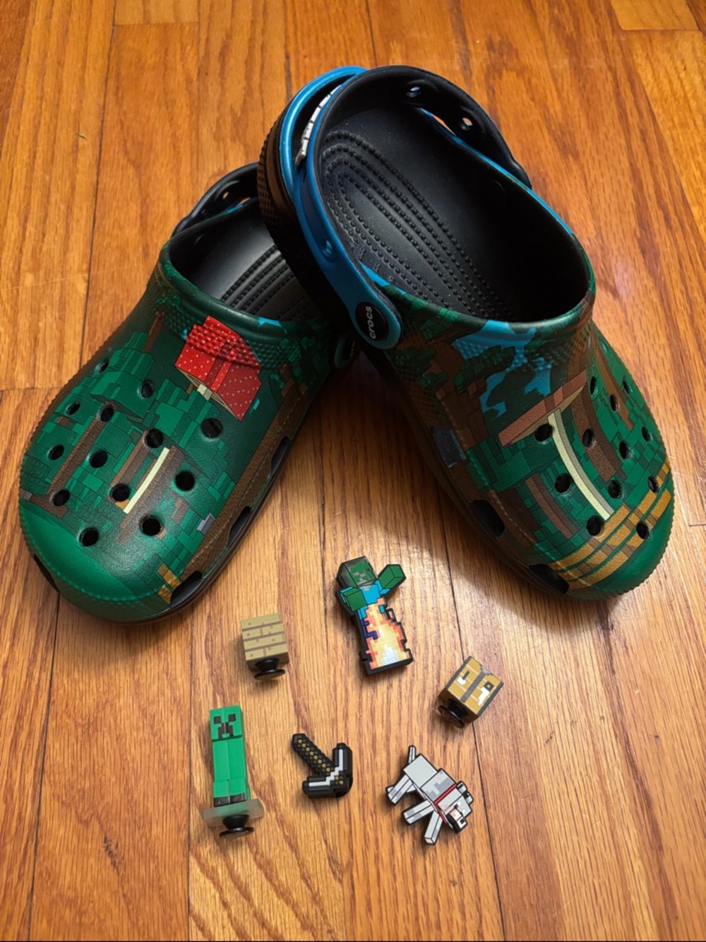 CROCS Kids Minecraft Style with 6 Jibbitz